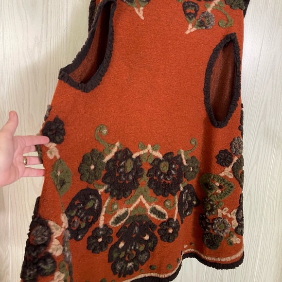 NWT One size Indigo Thread Co Collared wool shawl. Timeless piece! - Picture 11 of 14